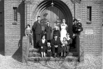 Familiebezoek bij dhr A Dubbeldam (rechts) 1935 Barger-Compascuum